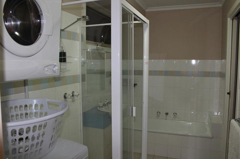 Australian Home Away @ Box Hill 2 Bedroom - Stayed 10