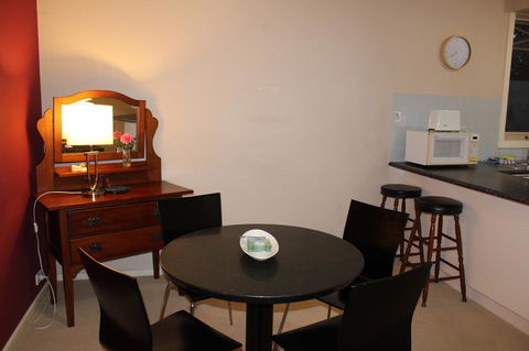 Australian Home Away @ Box Hill 2 Bedroom - Stayed 9