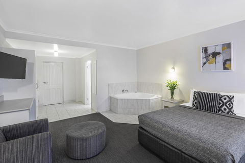 Cathedral Motor Inn - Stayed 18