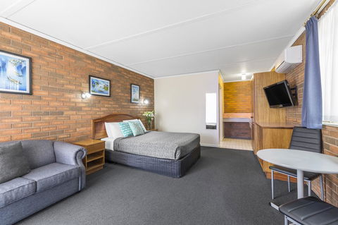 Cathedral Motor Inn - Stayed 20