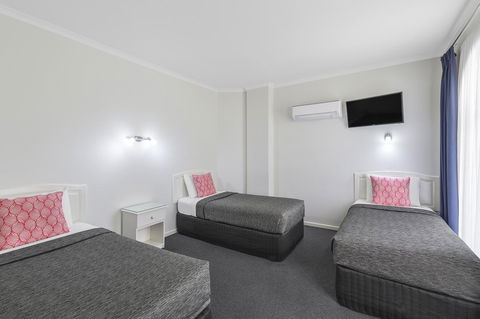 Cathedral Motor Inn - Stayed 11