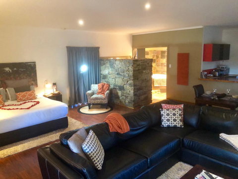 Minni Gums - Stayed 12