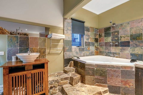 Minni Gums - Stayed 6