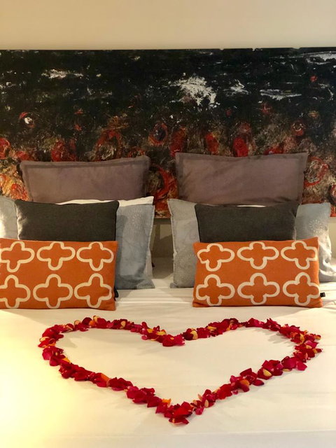 Minni Gums - Stayed 9