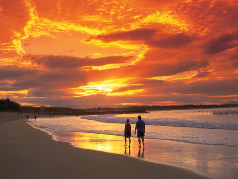 La Mer Sunshine Beachfront - Stays Accommodation 12