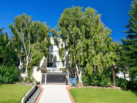 La Mer Sunshine Beachfront - Stays Accommodation 14