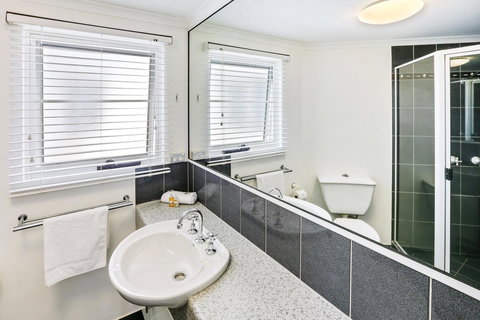 On The Beach Apartments - Stayed 3