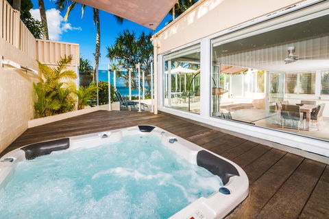 Netanya Noosa Beachfront Resort - Stayed 28