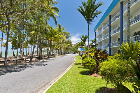 Agincourt Beachfront Apartments - Stays Accommodation 11