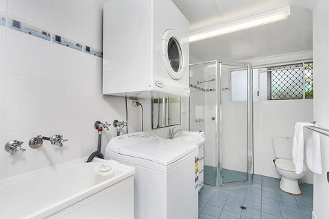 Agincourt Beachfront Apartments - Stays Accommodation 25