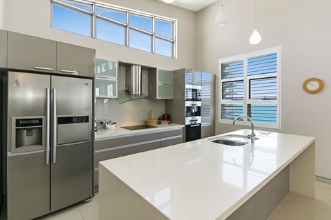 Redvue Holiday Apartments - Stayed 19
