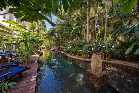 Palm Cove Paradise - Couples Spa Beach Getaway - Stayed 14