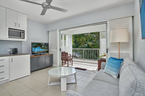 Palm Cove Paradise - Couples Spa Beach Getaway - Stayed 11