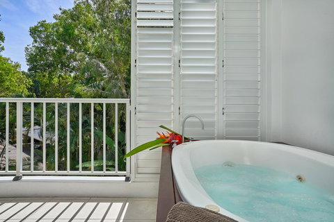 Palm Cove Paradise - Couples Spa Beach Getaway - Stayed 3