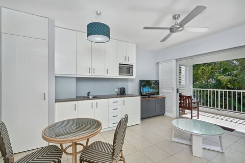 Palm Cove Paradise - Couples Spa Beach Getaway - Stayed 9