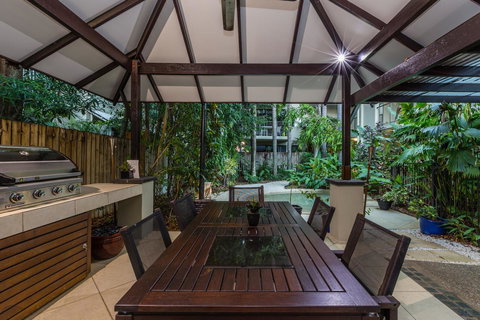 Sea Point On Trinity Beach - Stayed 22