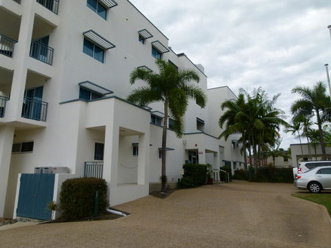 Madison Ocean Breeze Apartments - Stayed 8