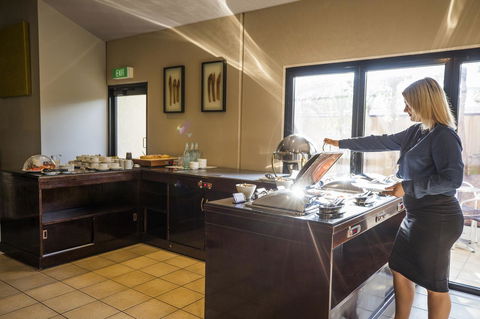 Emerald Maraboon Motor Inn - Stayed 19