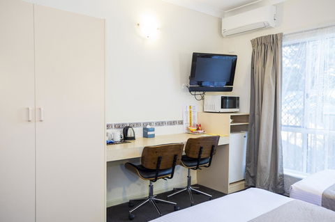 Emerald Maraboon Motor Inn - Stayed 43