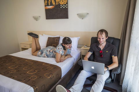 Emerald Maraboon Motor Inn - Stayed 35