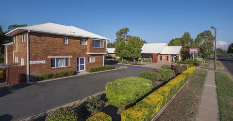 Emerald Maraboon Motor Inn - Stayed 5