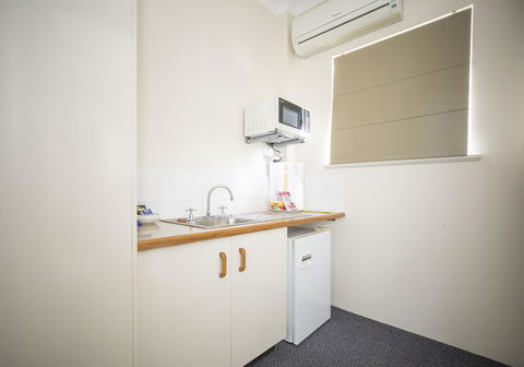 Emerald Maraboon Motor Inn - Stayed 31