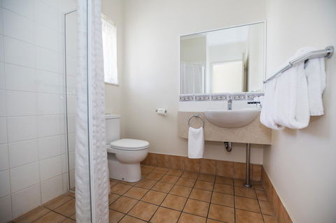 Emerald Maraboon Motor Inn - Stayed 38