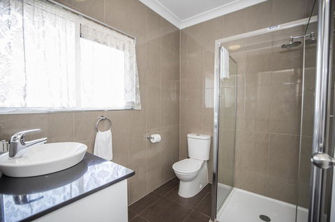 Emerald Maraboon Motor Inn - Stayed 34