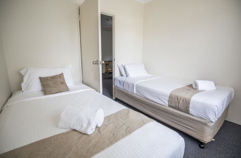 Emerald Maraboon Motor Inn - Stayed 27