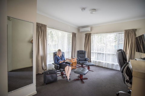 Emerald Maraboon Motor Inn - Stayed 44