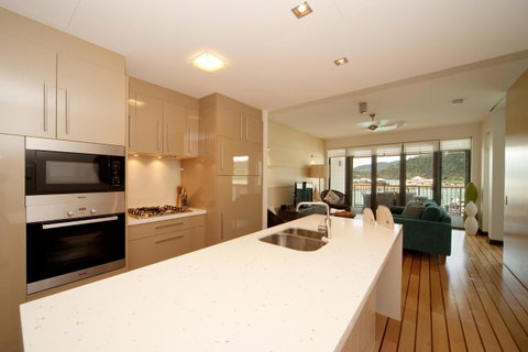 The Boathouse Apartments - Stays Accommodation 11