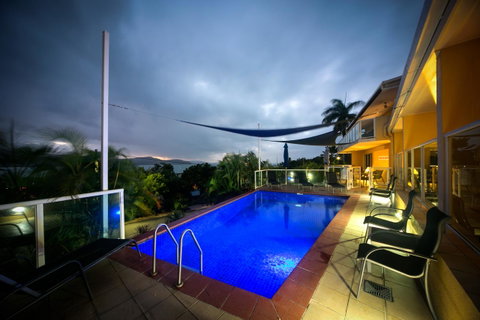 Sunlit Waters Studio Apartments - Stays Accommodation 2