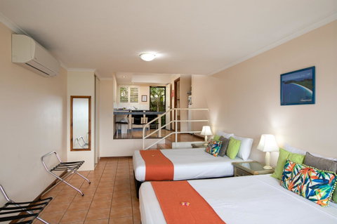 Sunlit Waters Studio Apartments - Stays Accommodation 29