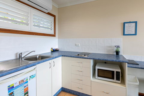 Sunlit Waters Studio Apartments - Stays Accommodation 12