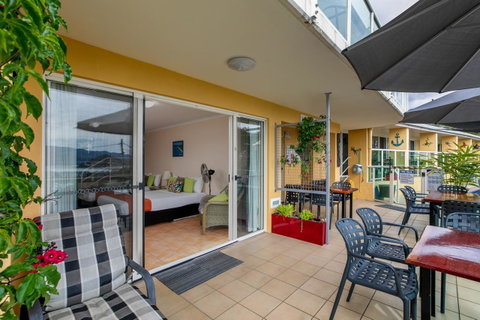 Sunlit Waters Studio Apartments - Stays Accommodation 31