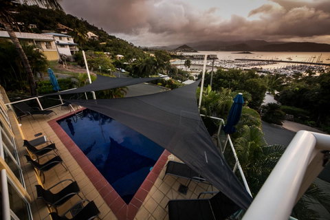Sunlit Waters Studio Apartments - Stays Accommodation 3