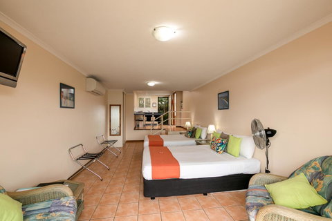 Sunlit Waters Studio Apartments - Stays Accommodation 30