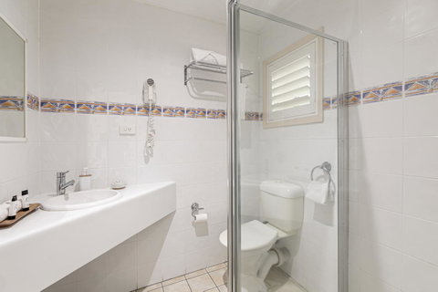Sunlit Waters Studio Apartments - Stays Accommodation 20
