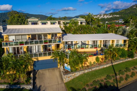 Sunlit Waters Studio Apartments - Stays Accommodation 7