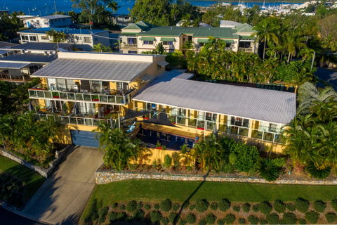 Sunlit Waters Studio Apartments - Stays Accommodation 8