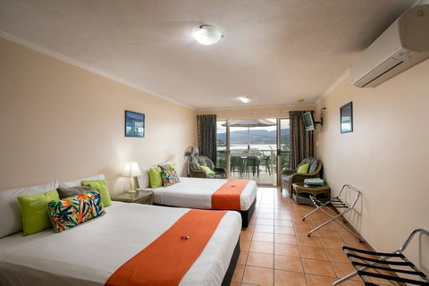 Sunlit Waters Studio Apartments - Stays Accommodation 23