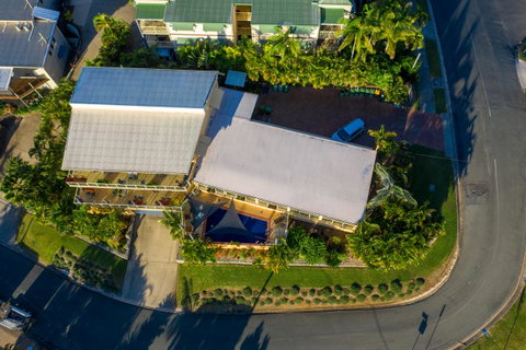 Sunlit Waters Studio Apartments - Stays Accommodation 5