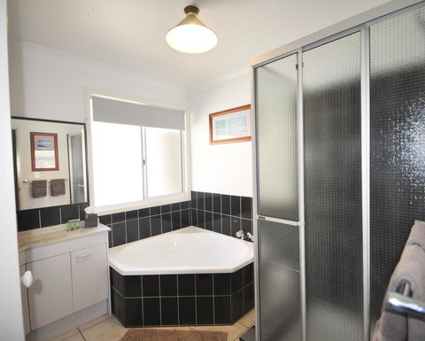 Bribie Island Canal Holiday Destination! - Stayed 17