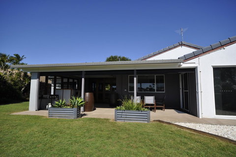 Bribie Island Canal Holiday Destination! - Stayed 14