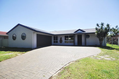 Bribie Island Canal Holiday Destination! - Stayed 23