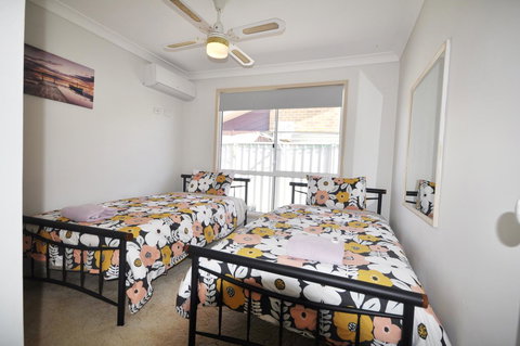 Bribie Island Canal Holiday Destination! - Stayed 18