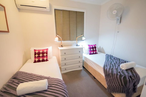 Airlie Apartments - Stays Accommodation 13