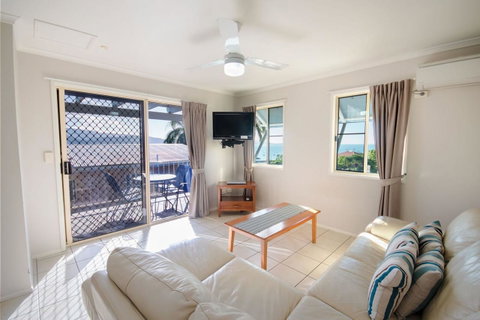 Airlie Apartments - Stays Accommodation 7