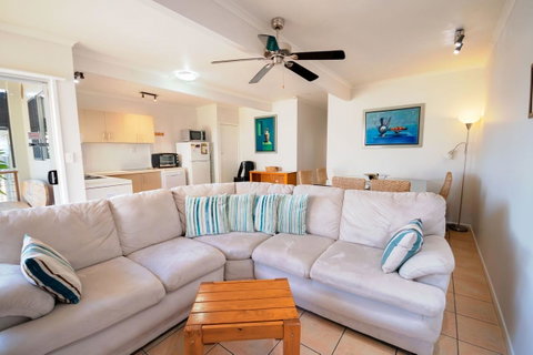 Airlie Apartments - Stays Accommodation 10