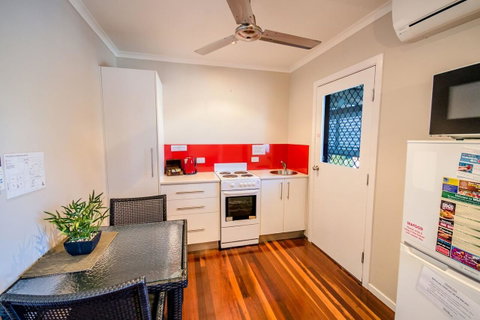 Airlie Apartments - Stays Accommodation 18